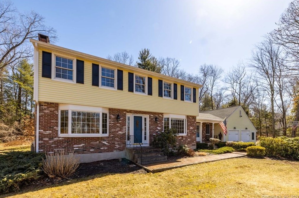 12 Surrey Dr, East Granby, CT 06026-9565