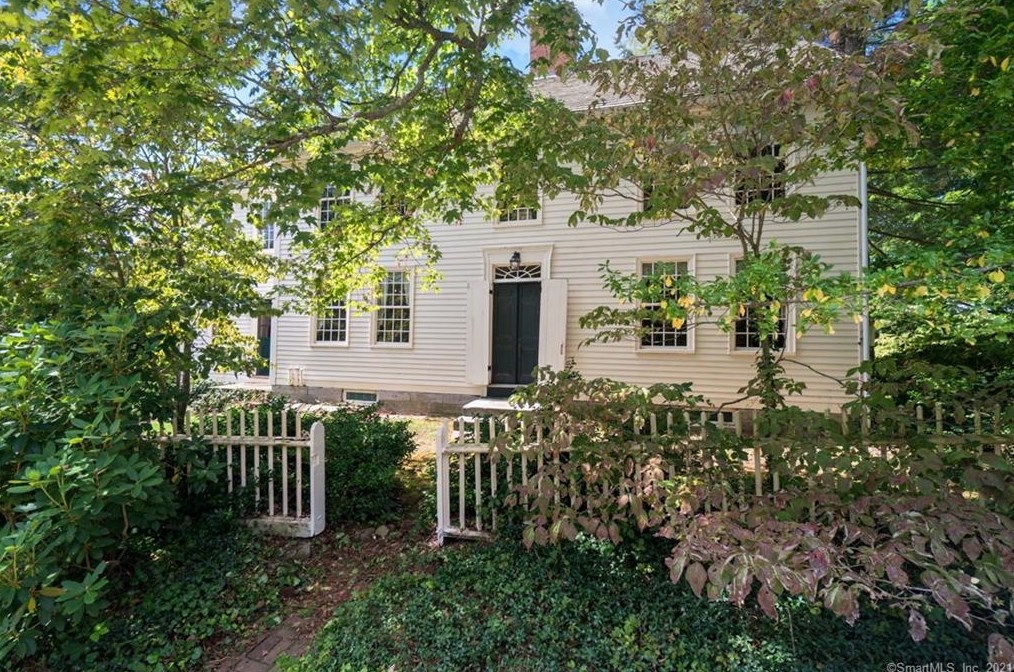 105 Middle Haddam Rd, Middle Haddam, CT 06456