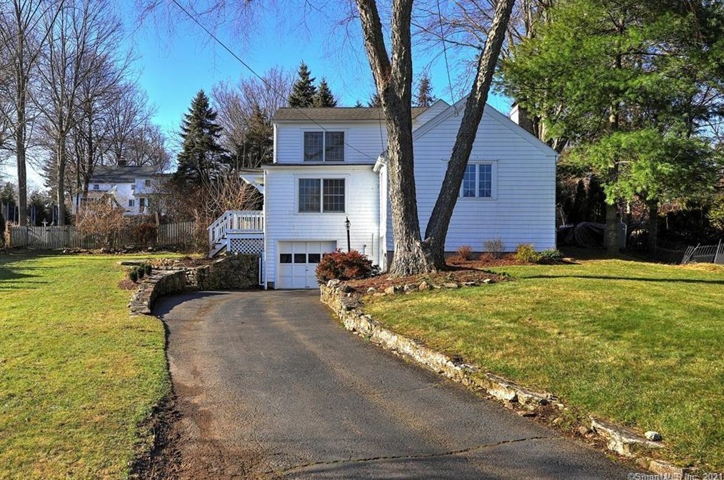 110 South St, Fairfield, CT 06824-6320