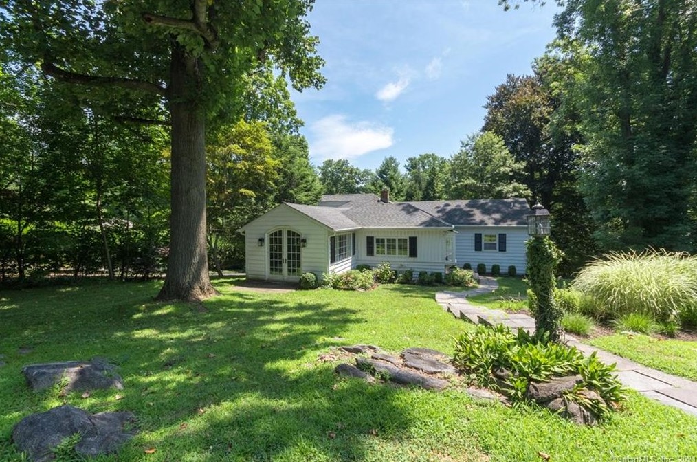 115 Old Kings Hwy, Tokeneke, CT 06820 exterior