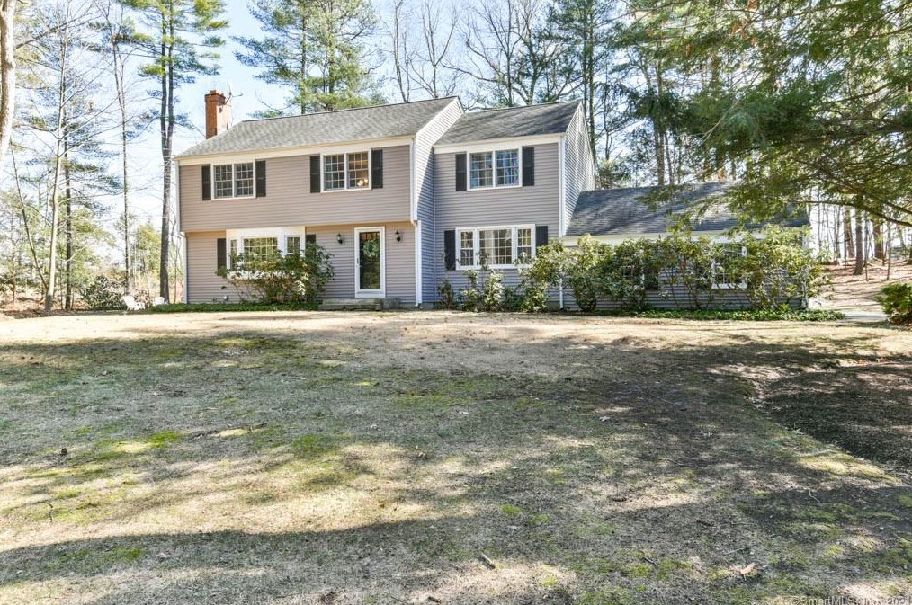 17 Gates Ln, Simsbury, CT 06070-1108