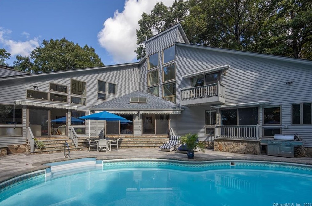 77 Catbrier Rd, Weston, CT 06883-1440