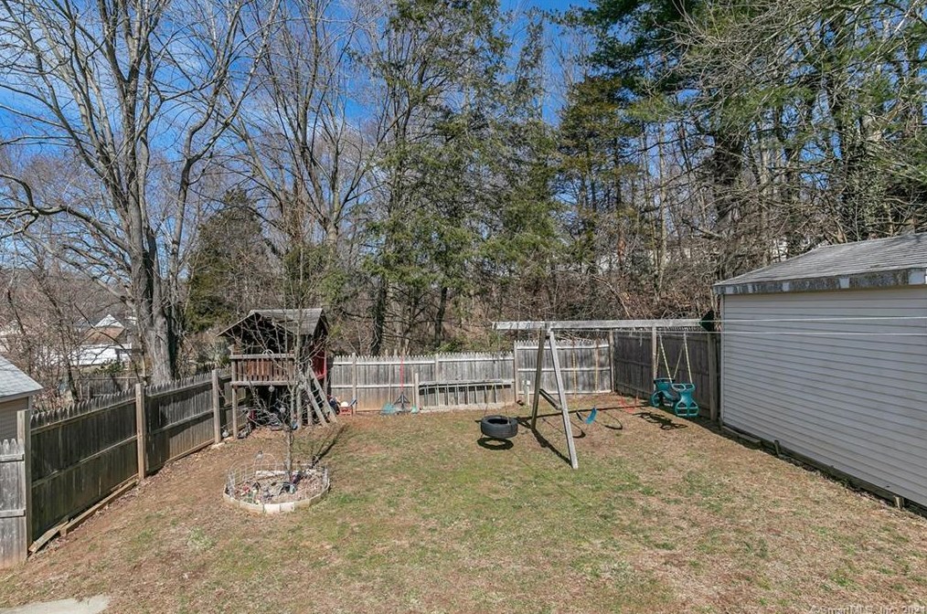 113 Borrmann Rd, New Haven, CT 06512-1354