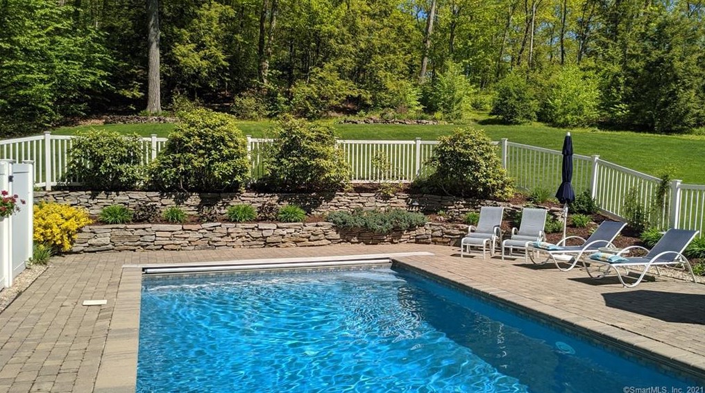19 Black Oak Dr, Granby, CT 06090
