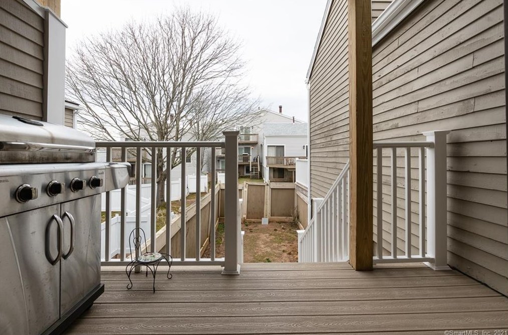 222 Crosswoods Rd, Branford, CT 06405-5803