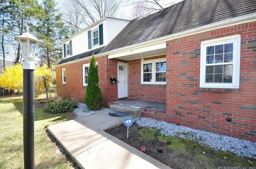 49 Webb St, Windsor Locks, CT 06096