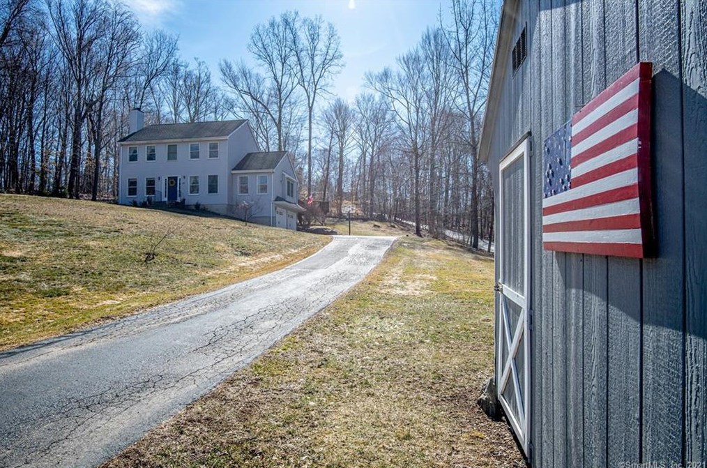 27 Mountain Laurel Way, Portland, CT 06480