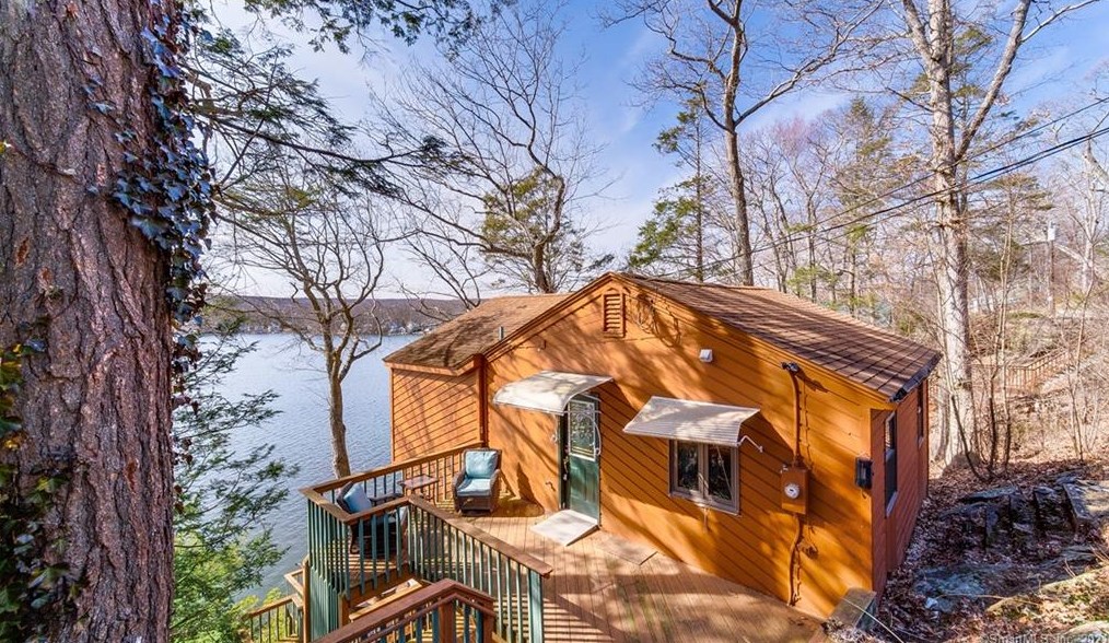 13 Wangonk Trail, East Hampton, CT 06424