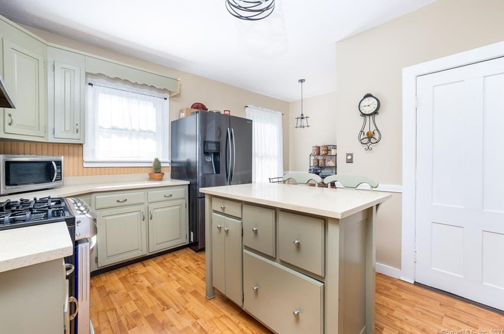 21 Prospect St, Terryville, CT 06786