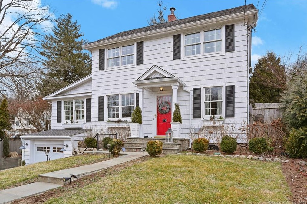 73 Hoyt St, Tokeneke, CT 06820