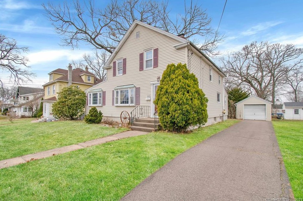 113 Henry St, Manchester, CT 06042