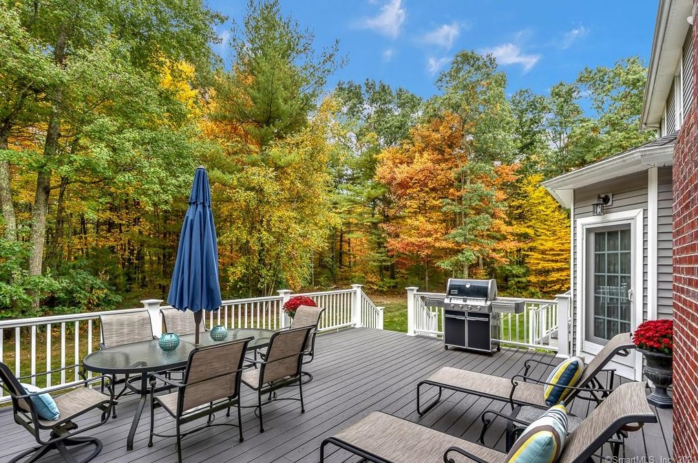 61 Sugar Bush Ln, Tolland CT 06084-2166 exterior