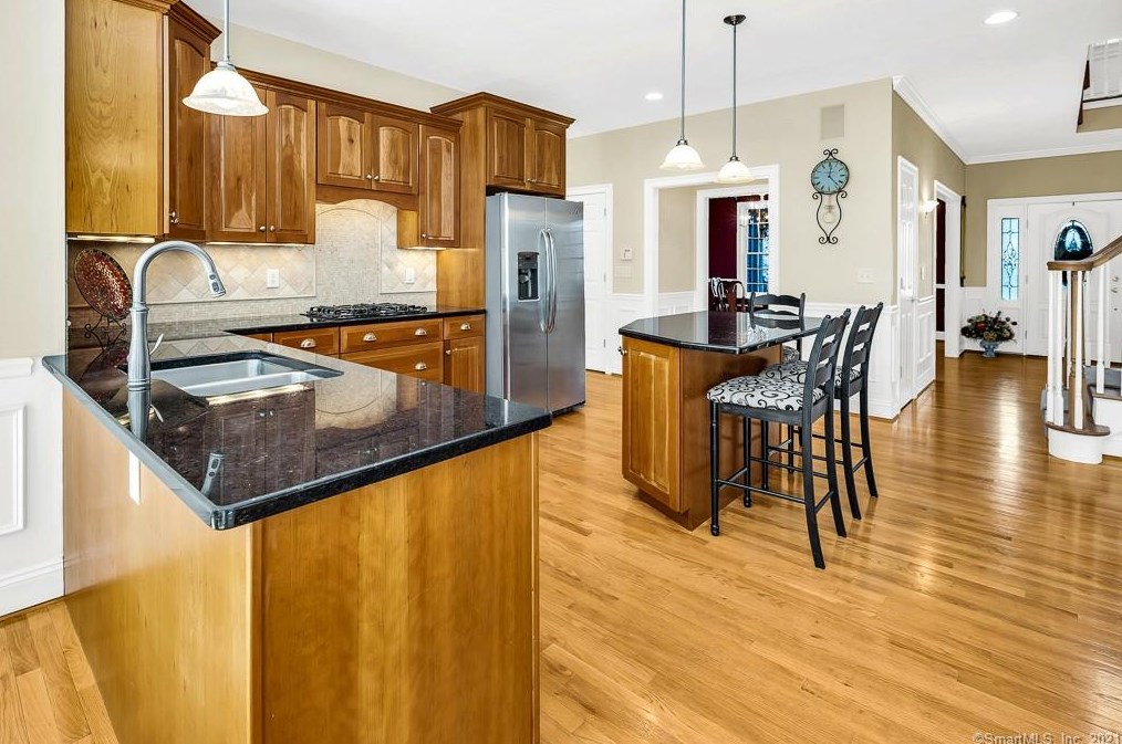 61 Sugar Bush Ln, Tolland CT 06084-2166 exterior