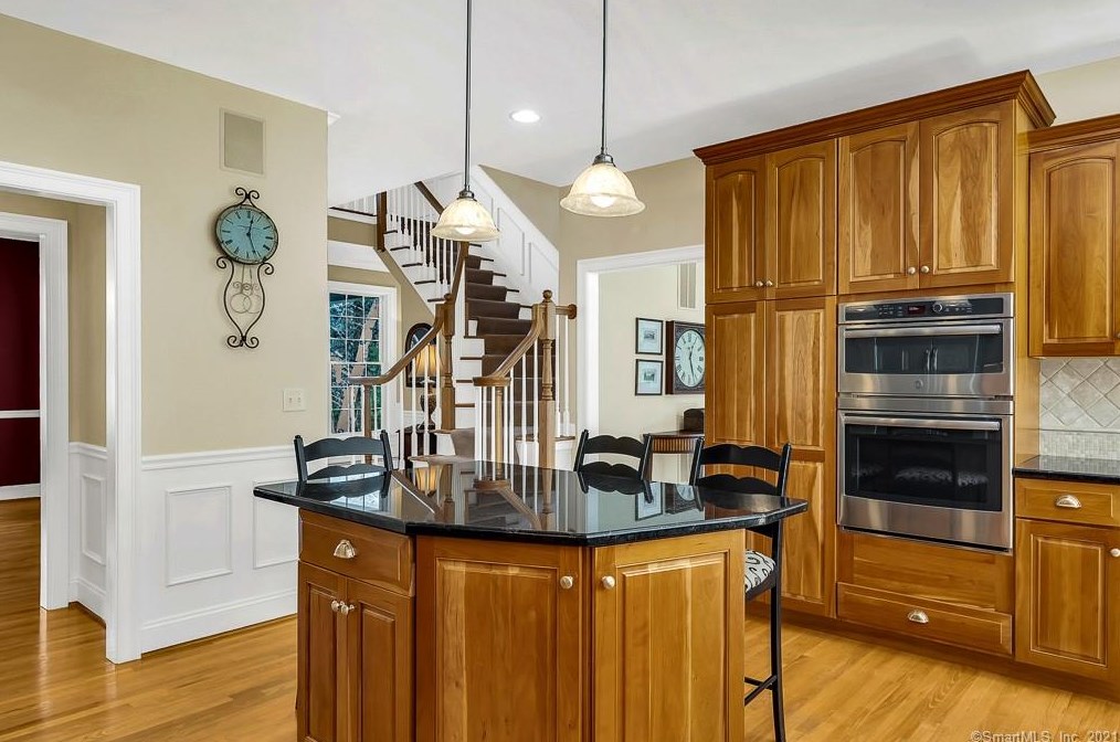 61 Sugar Bush Ln, Tolland CT 06084-2166 exterior