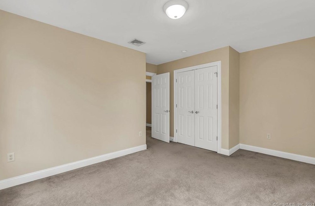 61 Sugar Bush Ln, Tolland CT 06084-2166 exterior