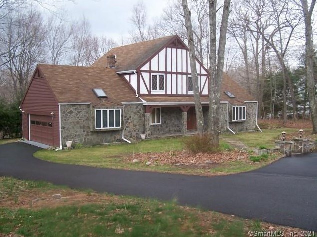 125 Woodcutters Dr, New Haven, CT 06524