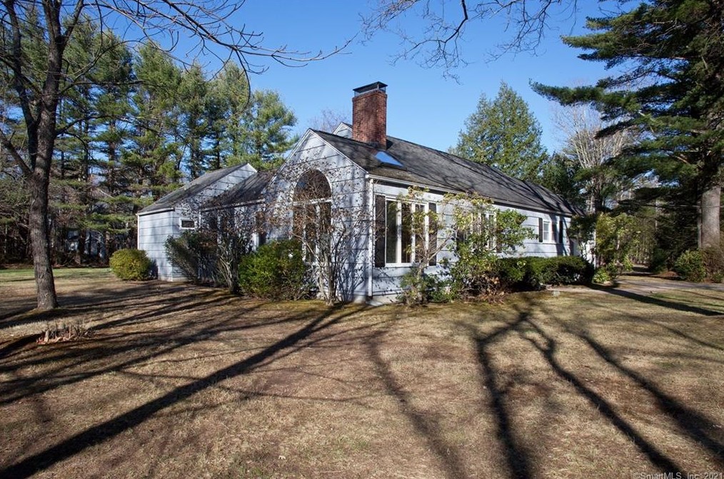 44 Wildwood Rd, Simsbury, CT 06092-2720