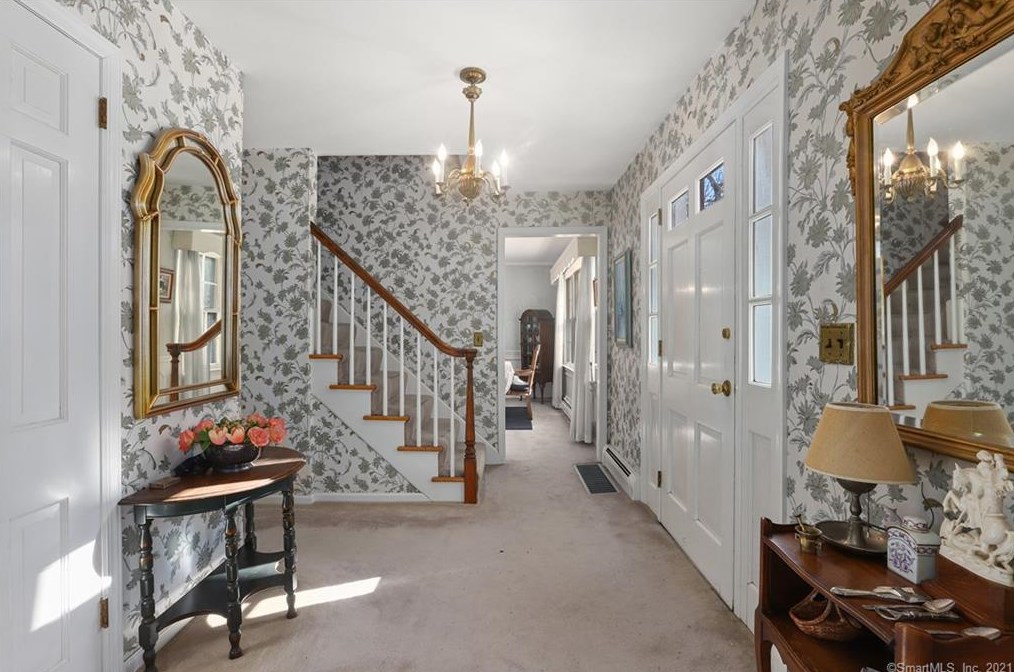 103 Llewellyn Dr, New Canaan, CT 06840