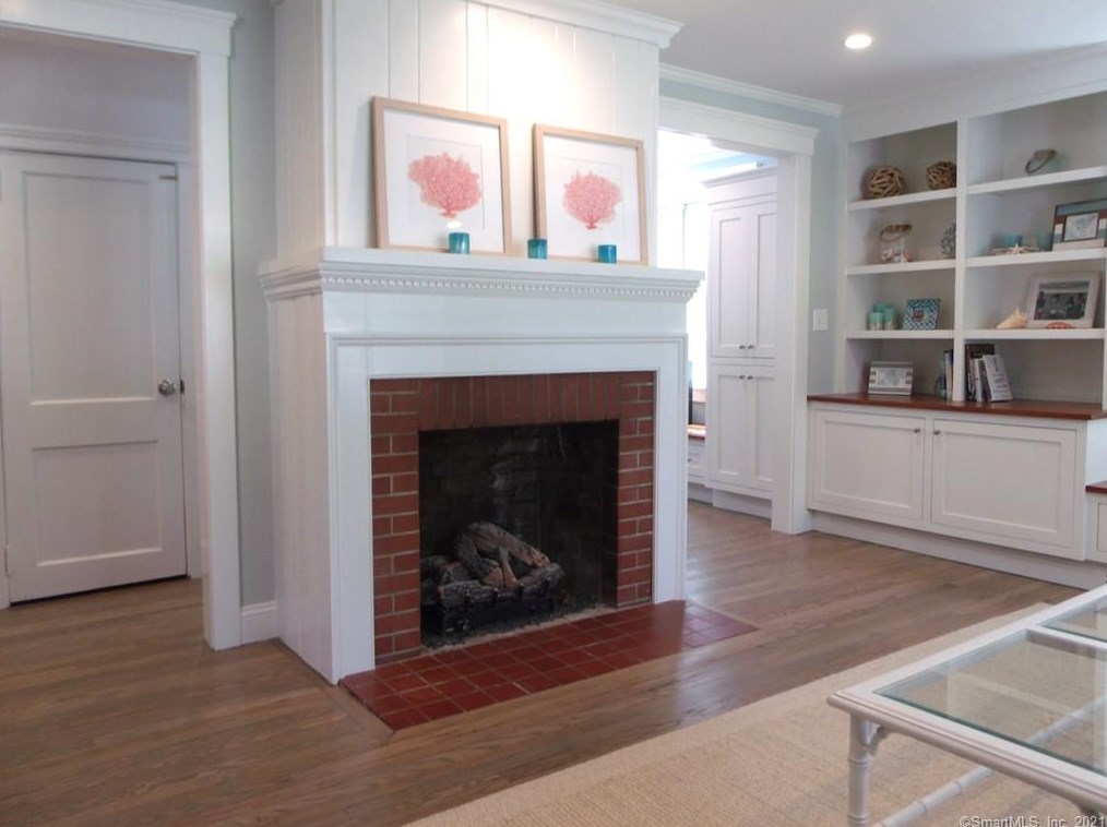 8 Lawson Dr, Madison, CT 06443-3138