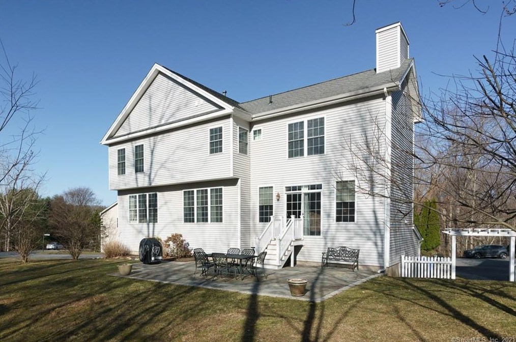 15 Traditions Blvd, Southbury, CT 06488-3008