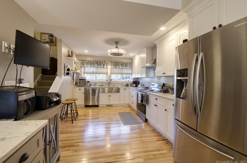 6 Juniper Ct #6, Woodbury, CT 06798