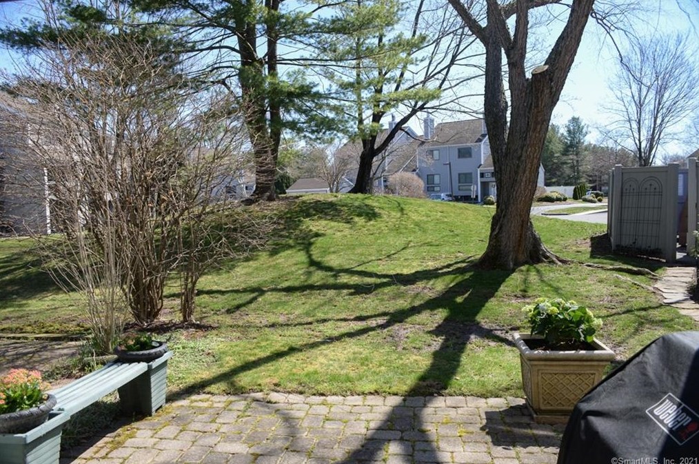 59 Crossroads Ln #59, Glastonbury, CT 06033