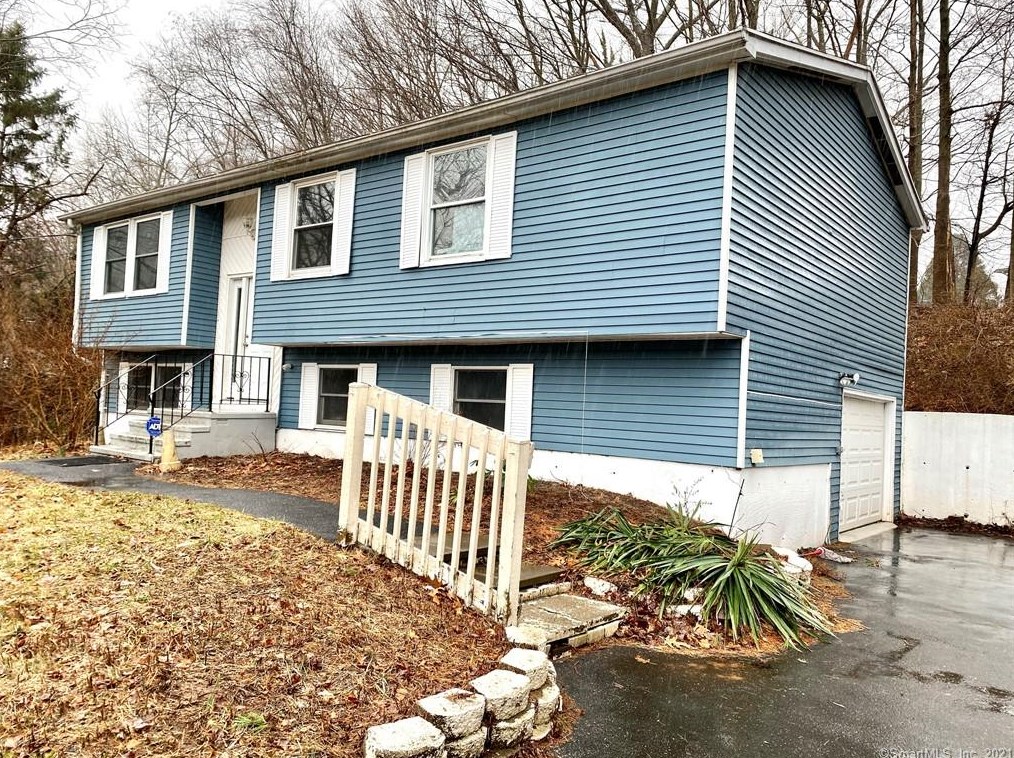 320 Wintergreen Ave, New Haven, CT 06515 exterior