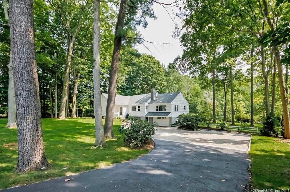 4 Punch Bowl Dr, Westport, CT 06880 exterior