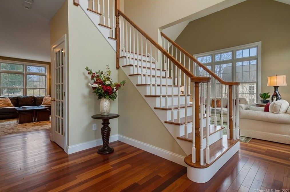 10 Blueberry Pond Dr, Pawcatuck, CT 06379 exterior