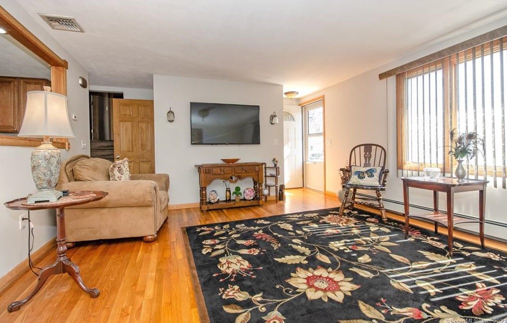 16 Gerald St, New Haven, CT 06512-3716