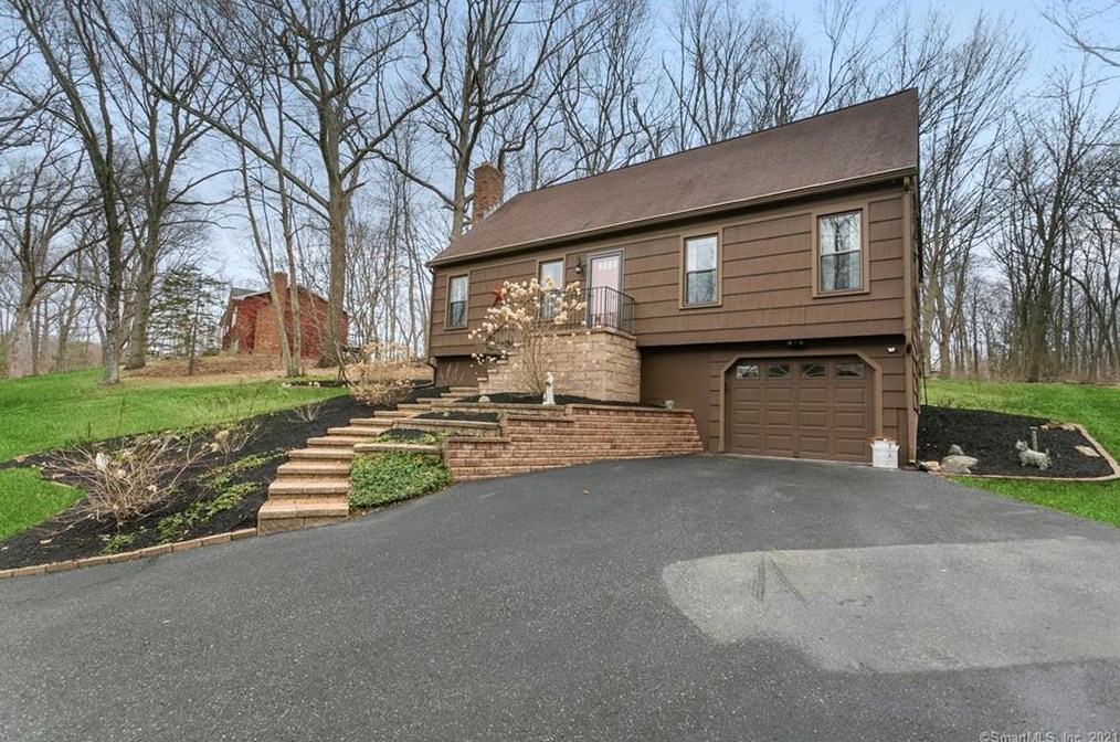 207 Hulls Hill Rd, Southbury, CT 06488-2738
