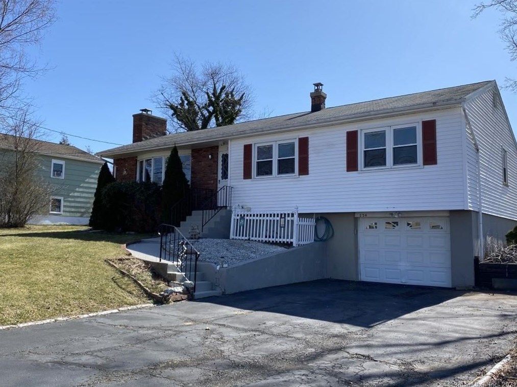 256 Morgan Ln, New Haven, CT 06516 exterior