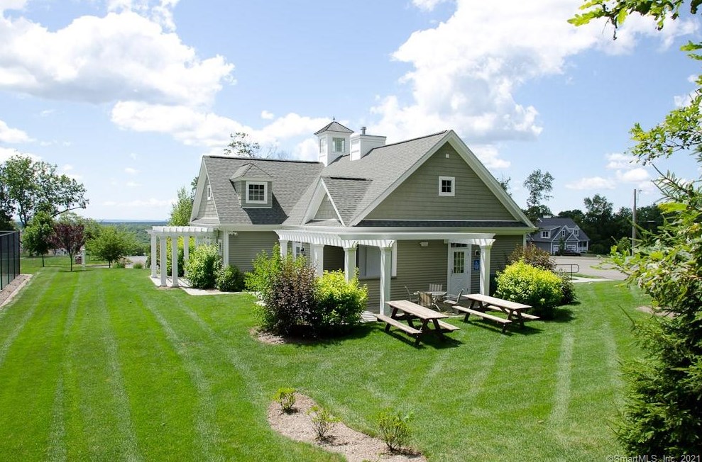 19 Arbor Crossing, East Lyme, CT 06333