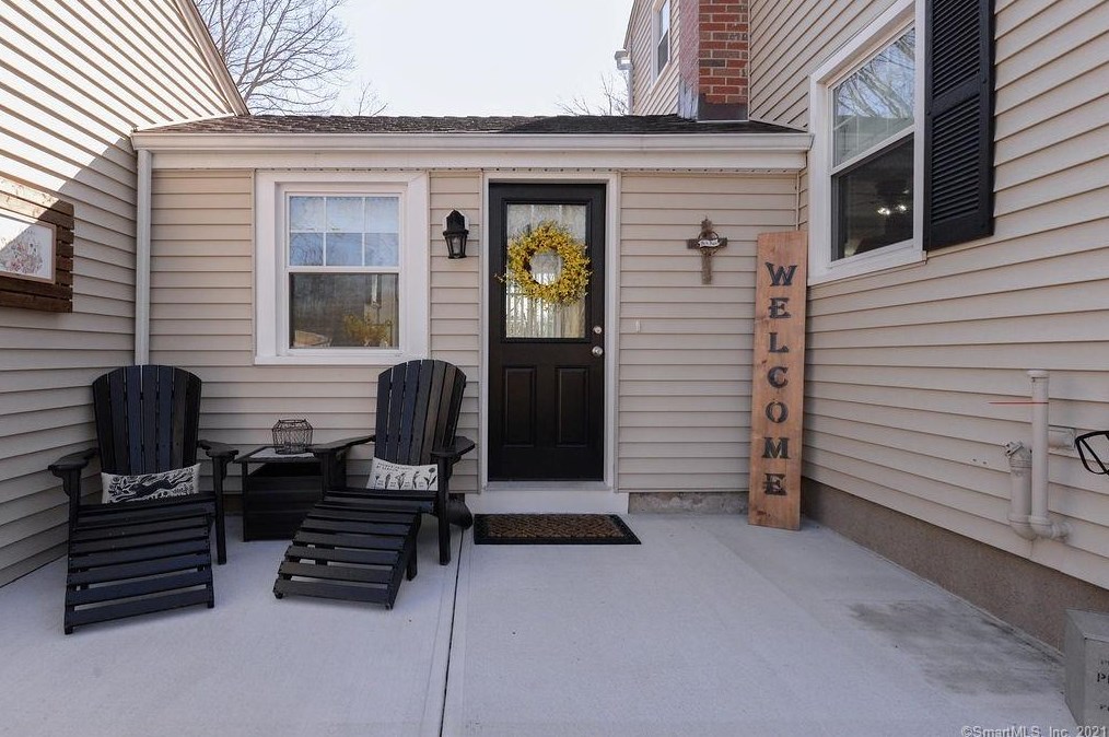 1080 Ratley Rd, Suffield CT 06093-2411 exterior