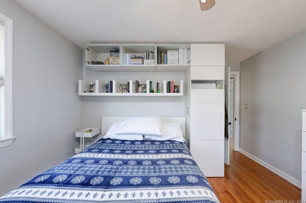 1080 Ratley Rd, Suffield CT 06093-2411 exterior