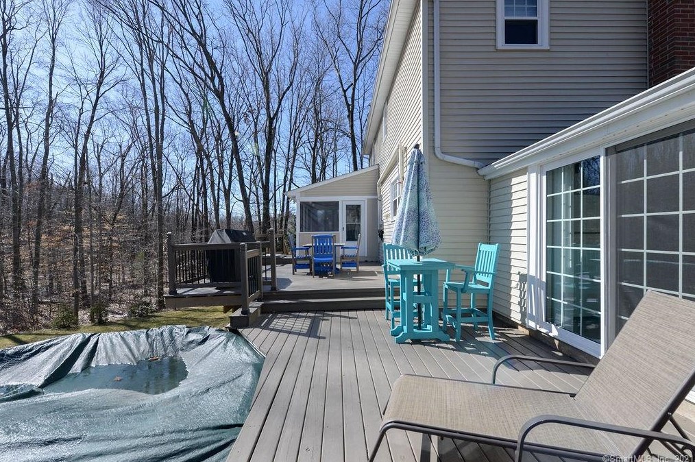 1080 Ratley Rd, Suffield CT 06093-2411 exterior