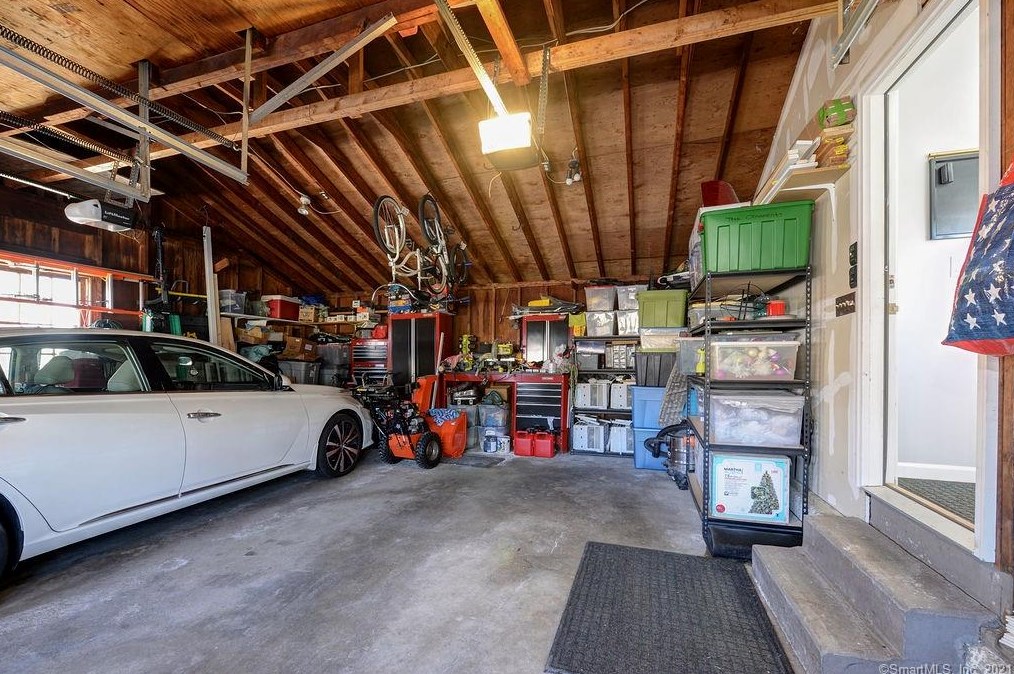 1080 Ratley Rd, Suffield CT 06093-2411 exterior