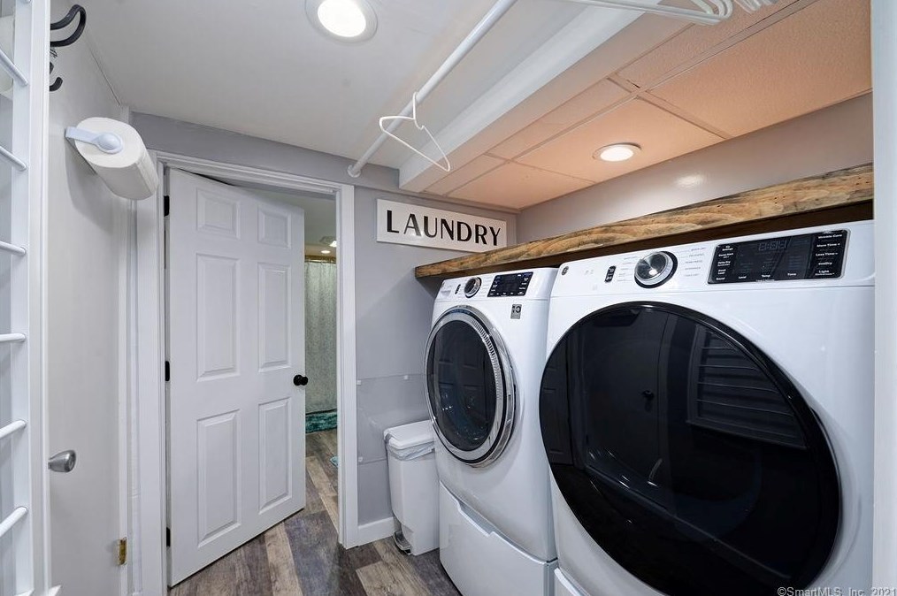 1080 Ratley Rd, Suffield CT 06093-2411 exterior