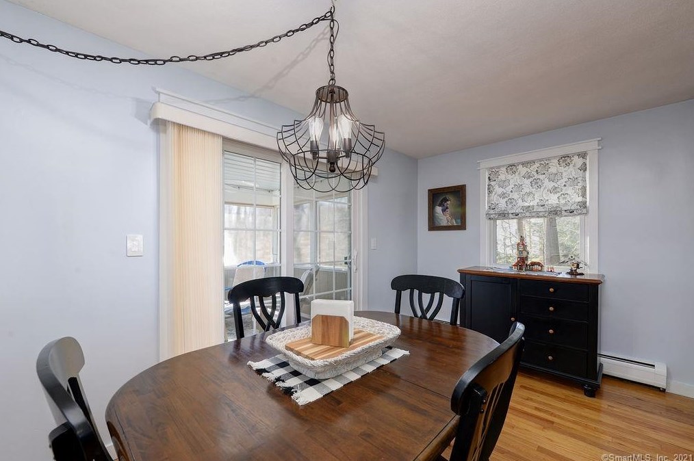 1080 Ratley Rd, Suffield CT 06093-2411 exterior