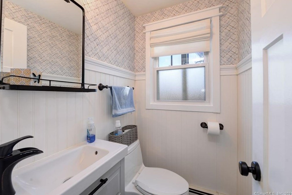 1080 Ratley Rd, Suffield CT 06093-2411 exterior