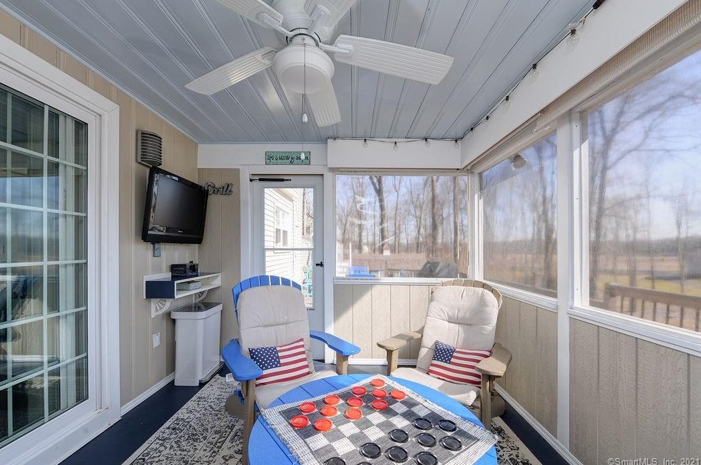 1080 Ratley Rd, Suffield CT 06093-2411 exterior