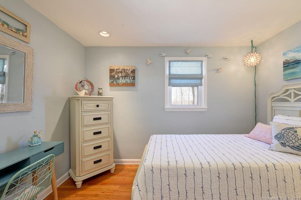 1080 Ratley Rd, Suffield CT 06093-2411 exterior