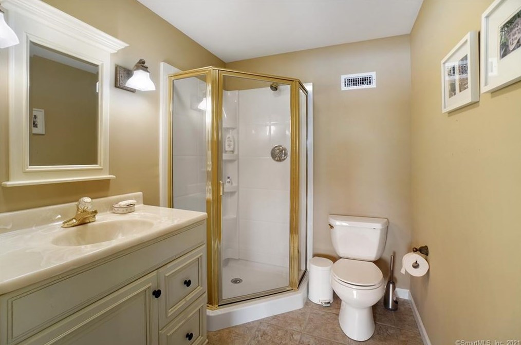 2 Northbridge, Cromwell CT  06416-2725 exterior