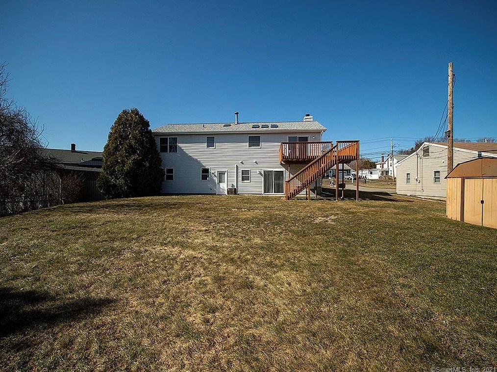 21 Coe Ln, Derby, CT 06418