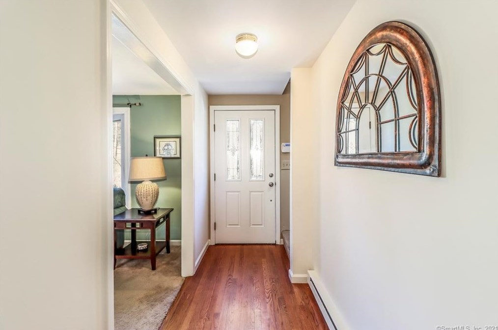 27 N Nabby Rd, Danbury, CT 06811