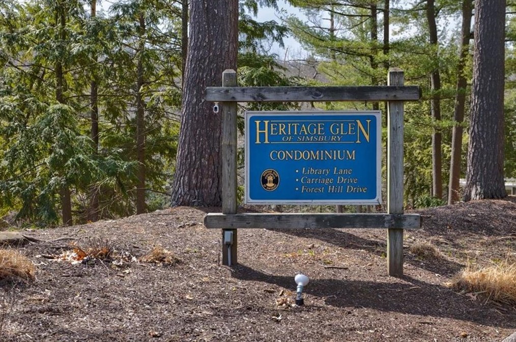 108 Library Ln, Simsbury CT  06070-2136 exterior