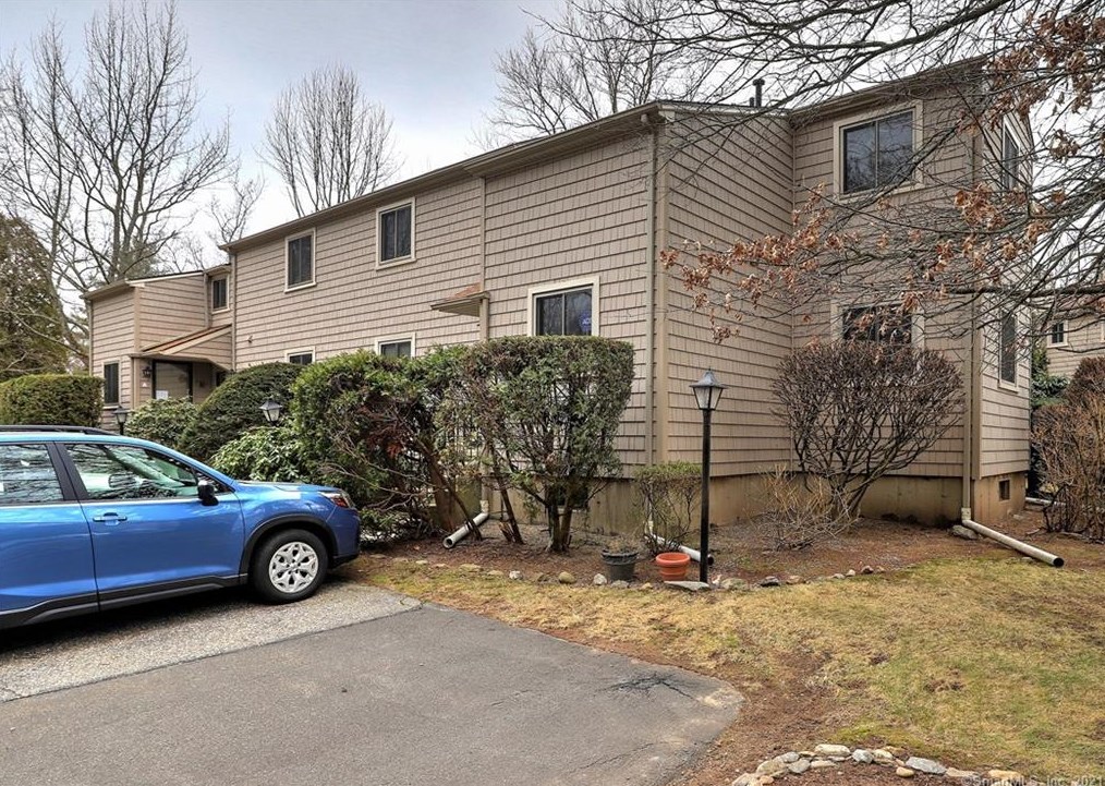 127 Smoke Valley Dr #d, Stratford, CT 06614