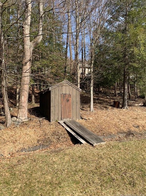 14 Hamill Dr, Winsted, CT 06098-1801