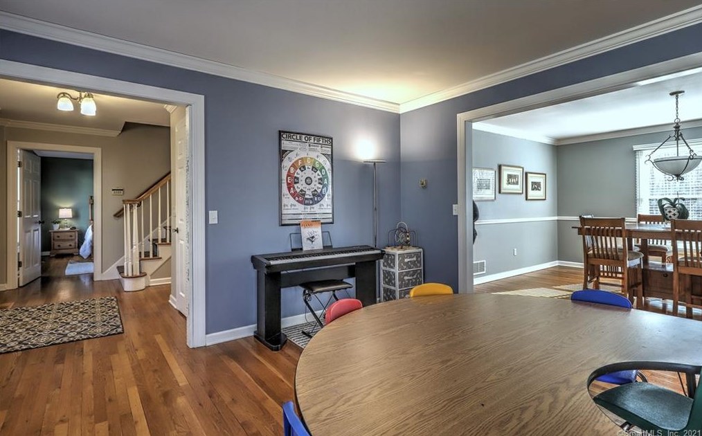 613 Patriot Rd, Southbury CT  06488-3223 exterior