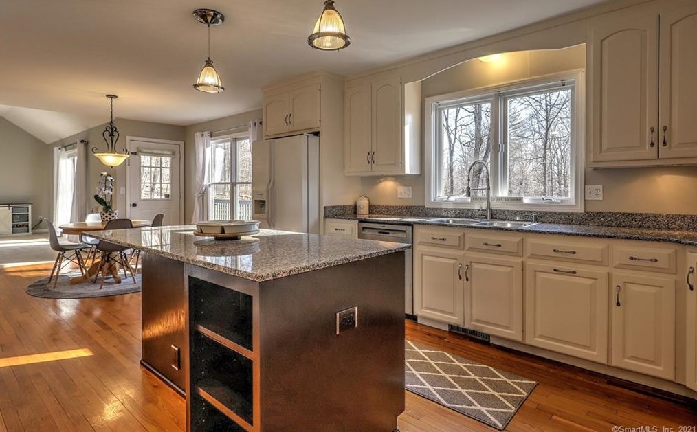 613 Patriot Rd, Southbury CT  06488-3223 exterior